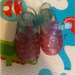 *Amazing Condition*
Size 2 plastic sandals